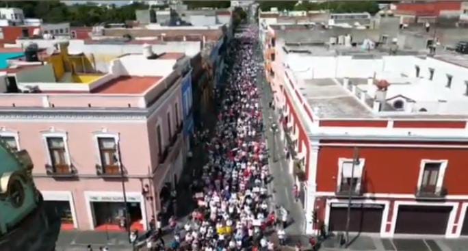 Video desde Puebla: Así se ve desde lo alto la marcha del INE