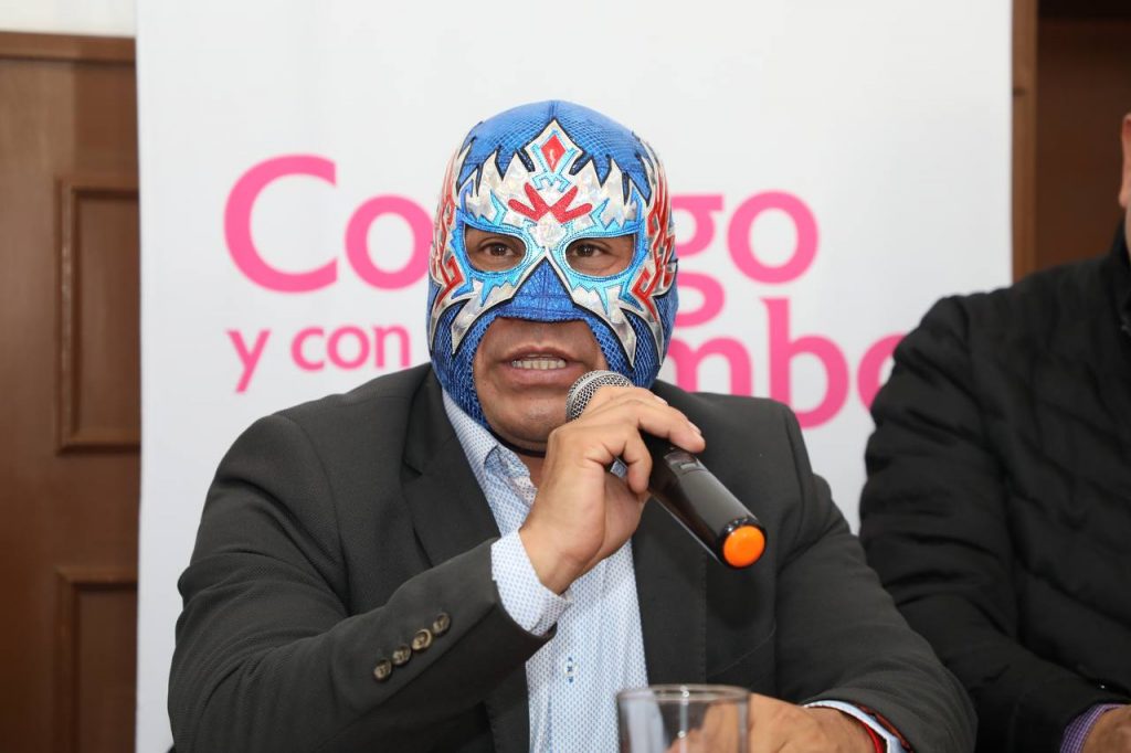 Convocan a certificarse como luchadores profesionales