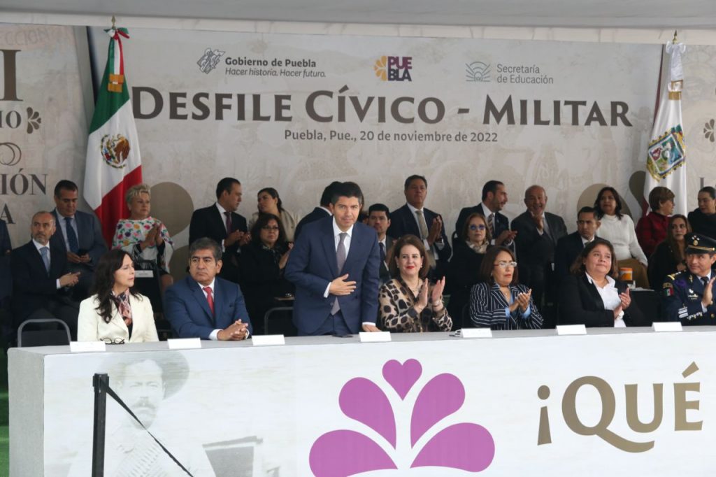 Fotonota: Eduardo Rivera, en el desfile de aniversario de la revolución mexicana