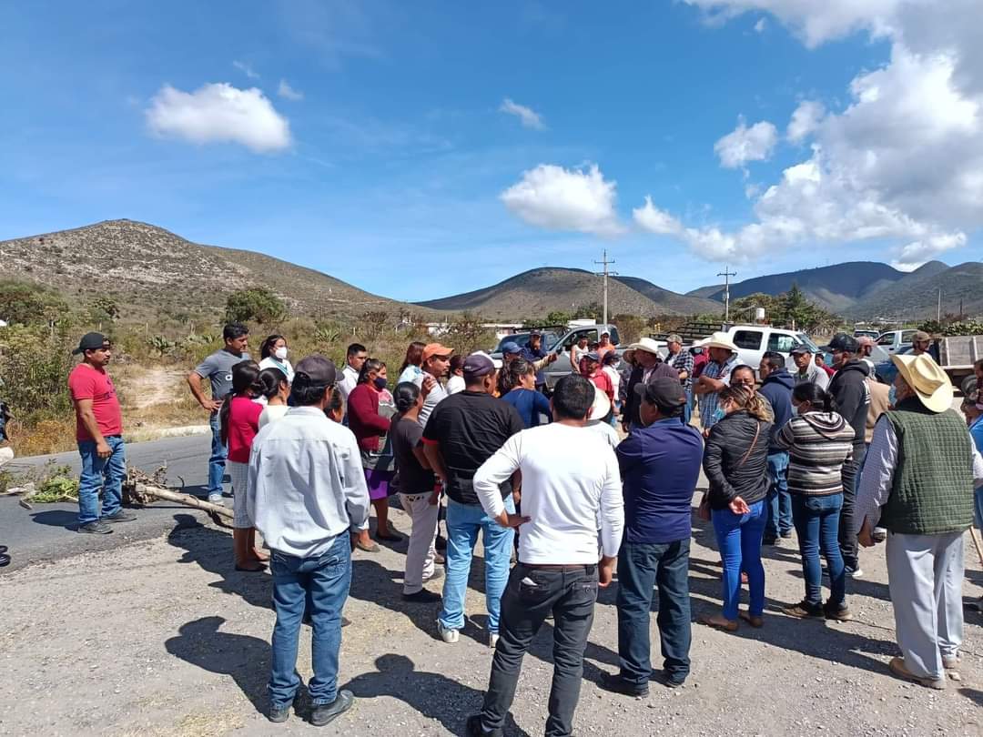 Bloqueada la carretera Azumbilla-Vicente Guerrero