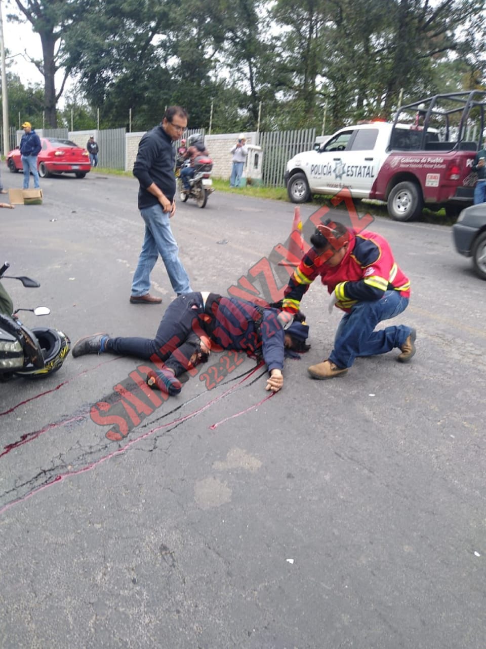 Hombre muerto y un herido deja accidente en motocicleta en Zacapoaxtla