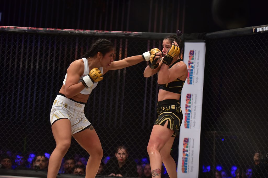 Es Andrea Vázquez monarca interina paja de LUX al vencer a “Shoko” Romo