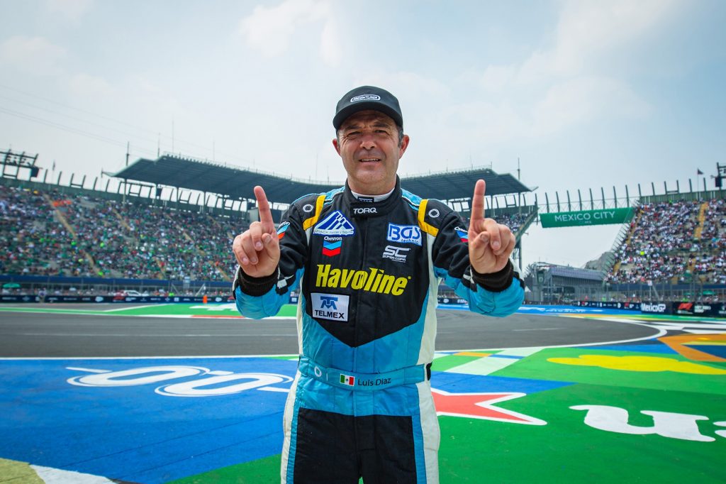 Luis “Chapulín” Díaz y el Chevron Havoline Big Auto Racing Team, subieron al podio de la Legends Cup en el Gran Premio de México