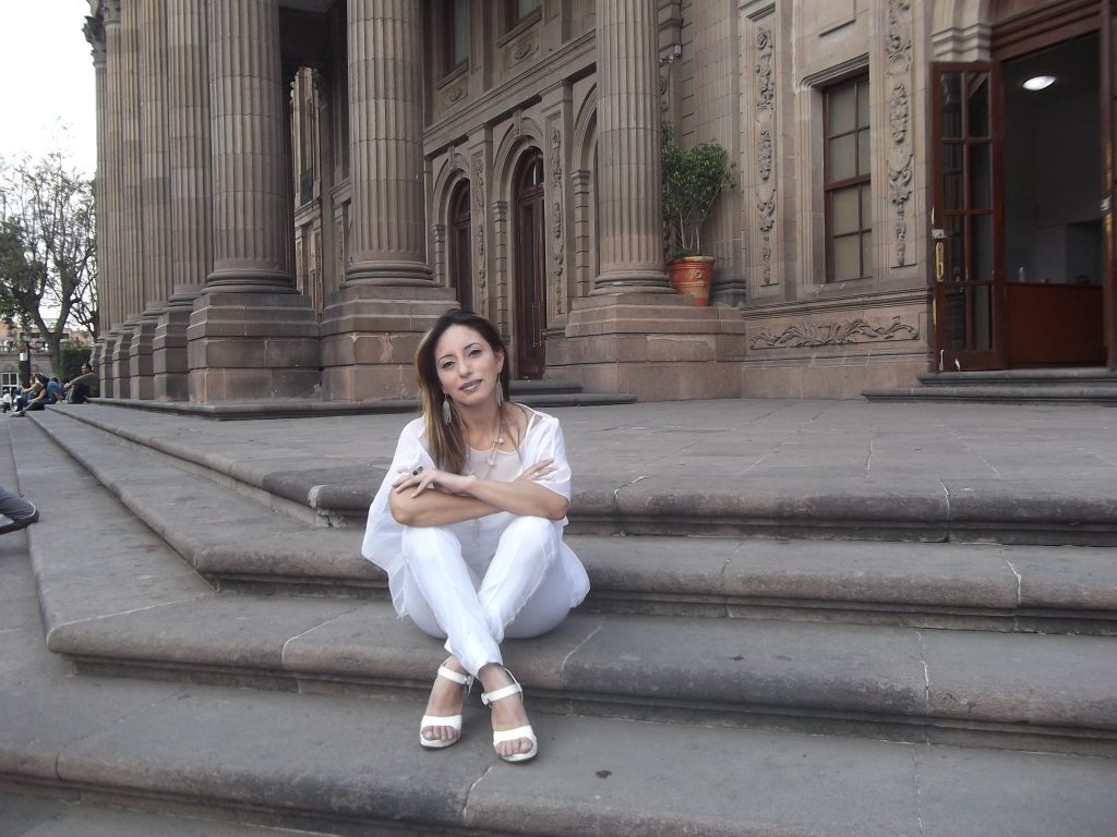 Se invita al público en general a la presentación del Libro Bracco de Miriam F. Perales