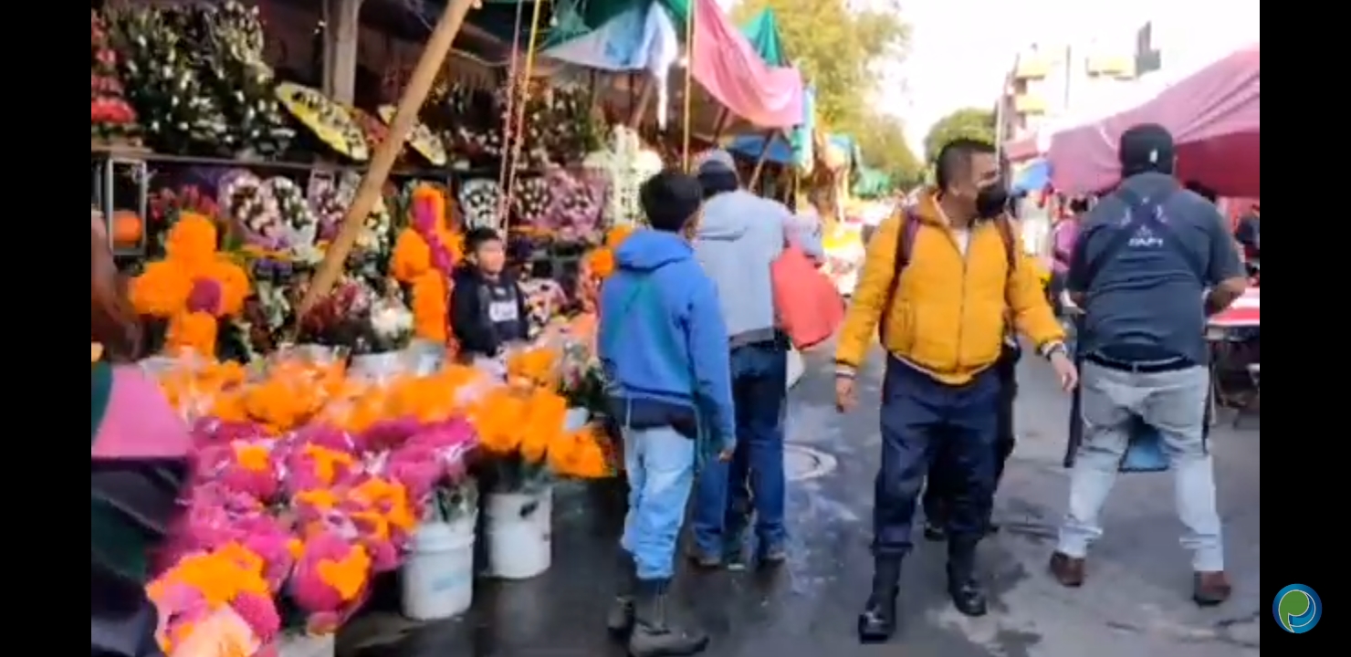Video desde Puebla: Gran actividad en el Panteón Municipal por Día de Muertos