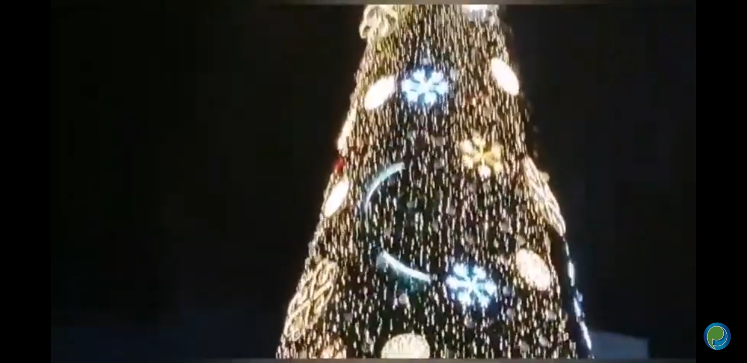 Video desde Puebla: Rectora Lilia Cedillo enciende árbol navideño en el CCU BUAP
