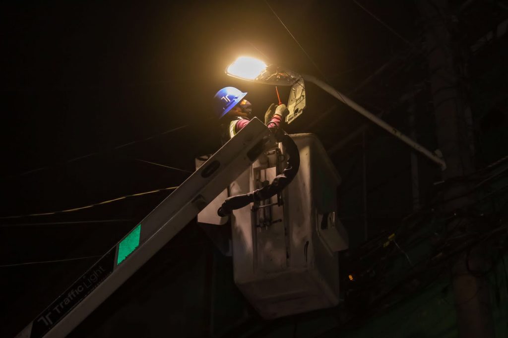 Supervisa Paola Angon avances en la modernización del alumbrado público en Cholula