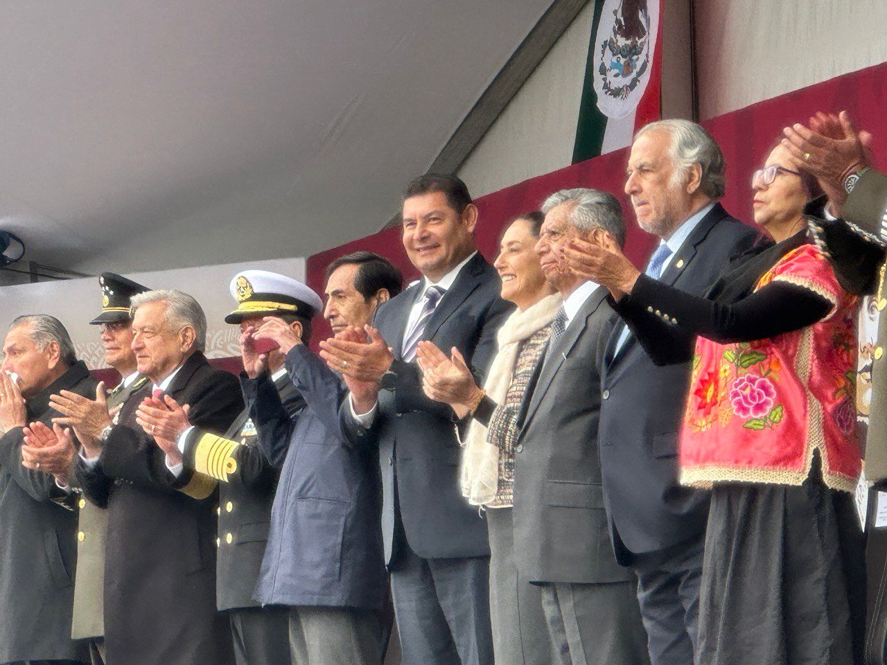 Alejandro Armenta acompañó al presidente Andrés Manuel López Obrador al Desfile Militar