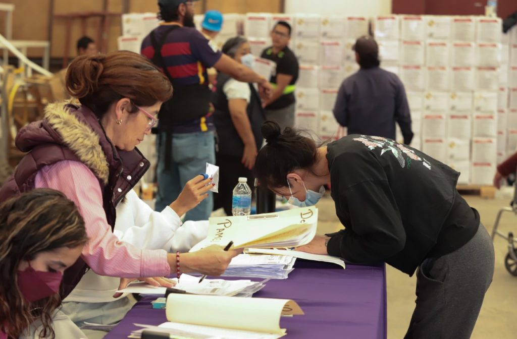 Entrega SEDIF apoyos alimentarios en San Pablo Xochimehuacan