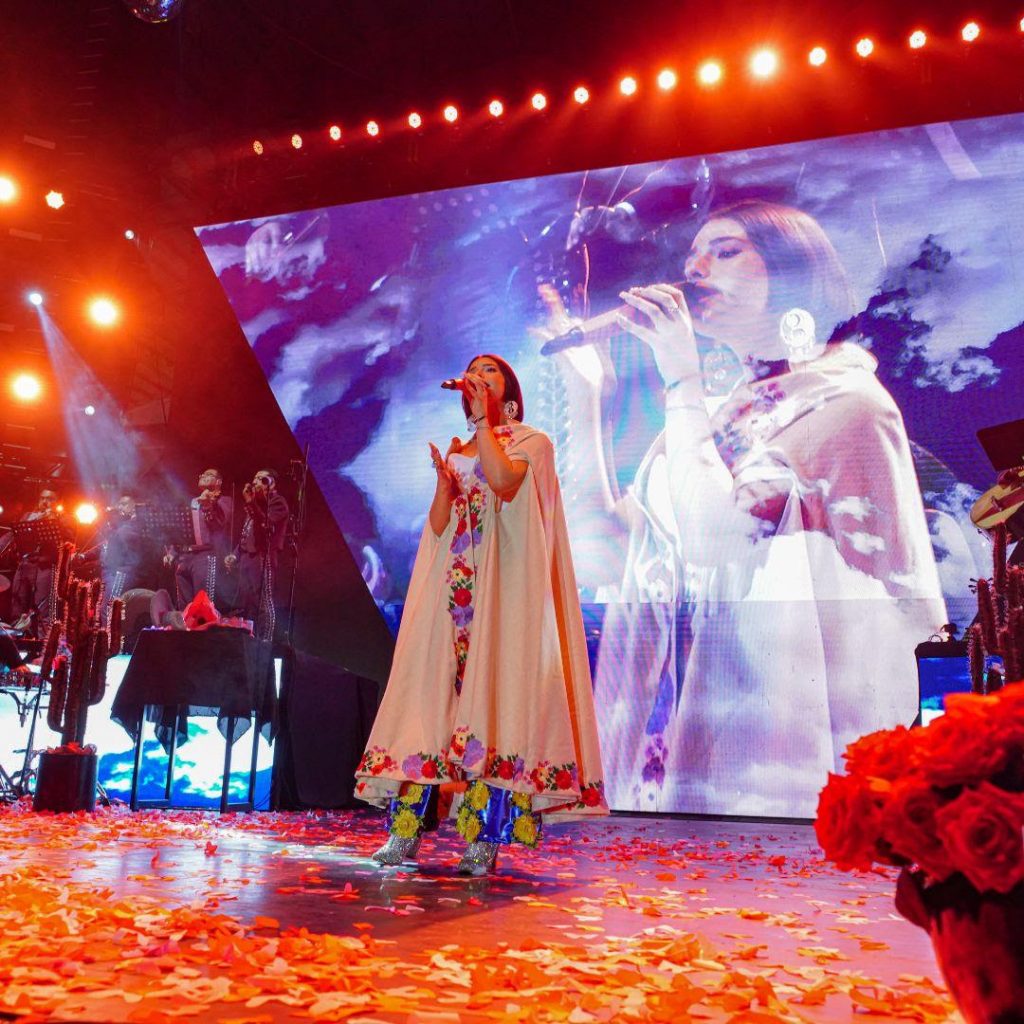 Ángela Aguilar demuestra su cariño  ﻿a los fans con presentaciones históricas  en Ciudad de México y Guadalajara