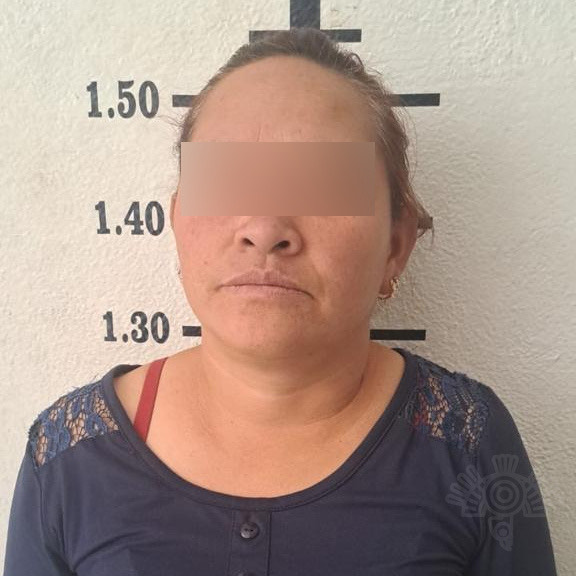 Policía estatal detiene a mujer por presunto asalto durante venta de automóvil