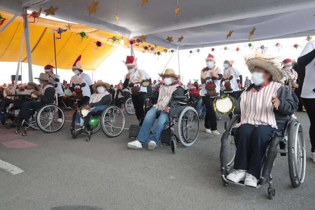 Celebra SEDIF tradicional posada navideña en casas de Asistencia