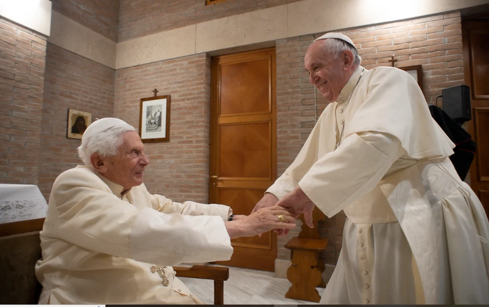 ¿Qué pasará si Benedicto XVI fallece? El dilema que plantea su renuncia