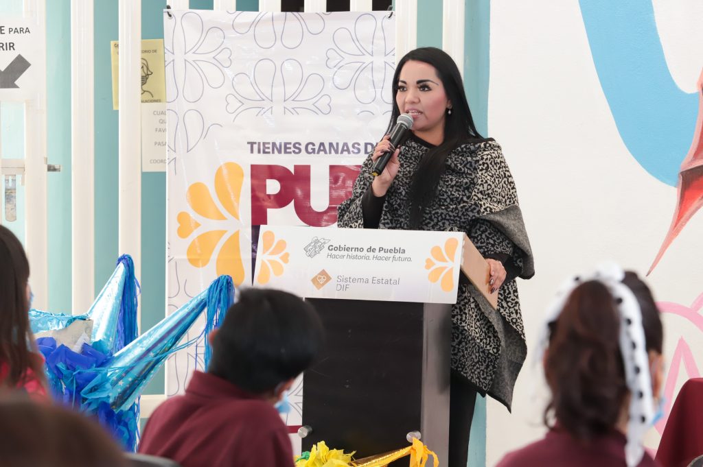 Recibe SEDIF donación de piñatas y aguinaldos