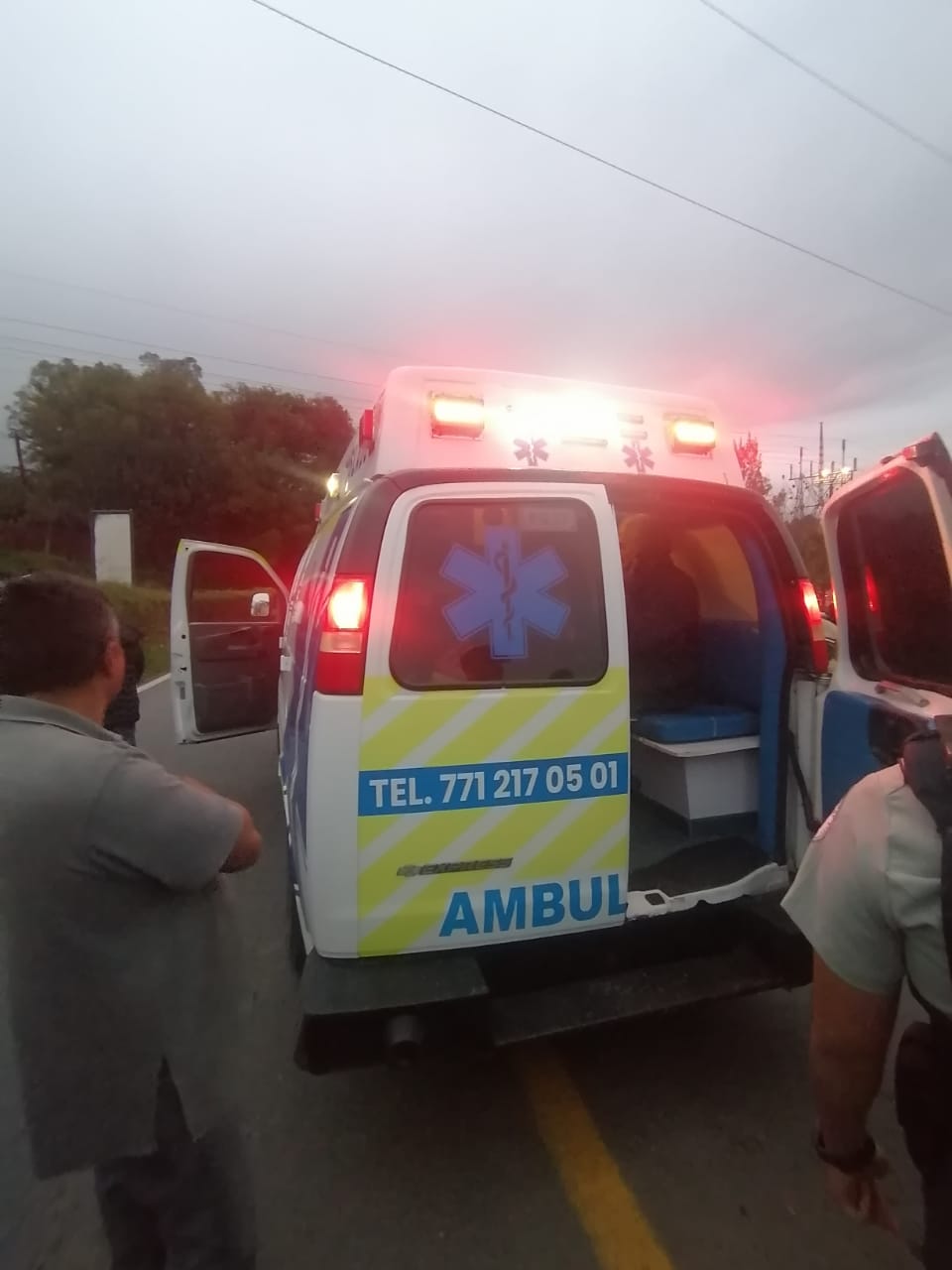 Video desde Puebla: Tardó más de 5 horas en llegar la ambulancia por el accidentado de Huachinango