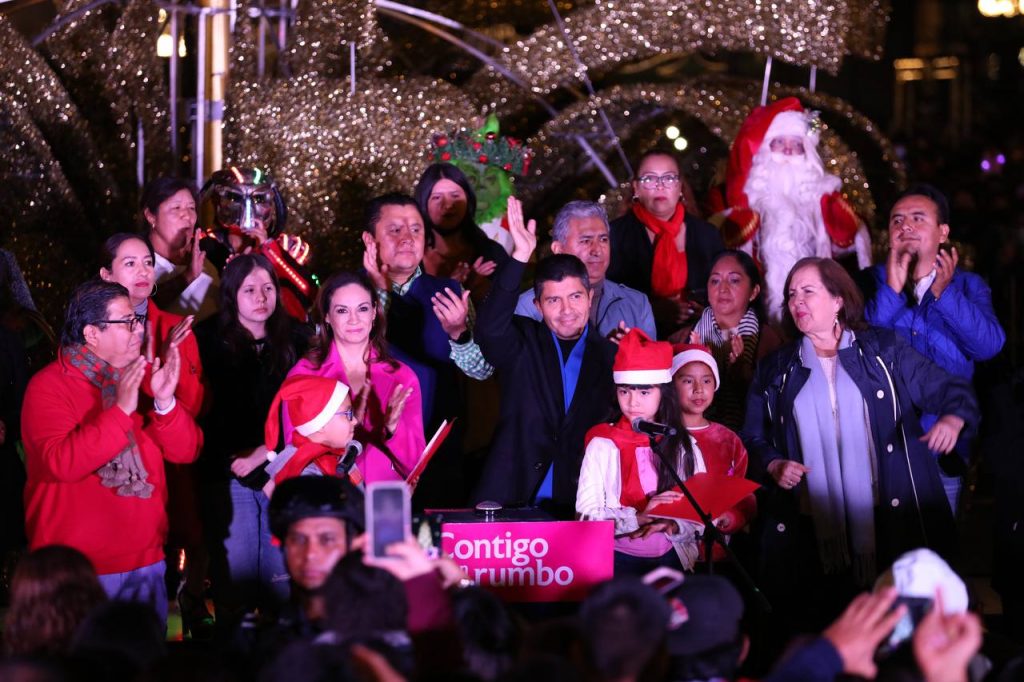 Puebla capital se enciende de navidad