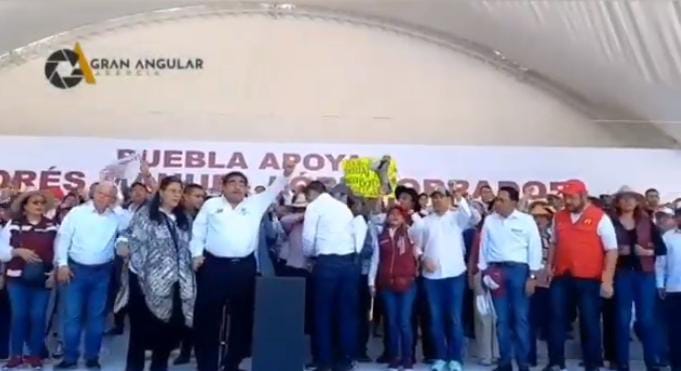 Video desde Puebla: Megamarcha por la 4T organiza evento en el zócalo de la capital