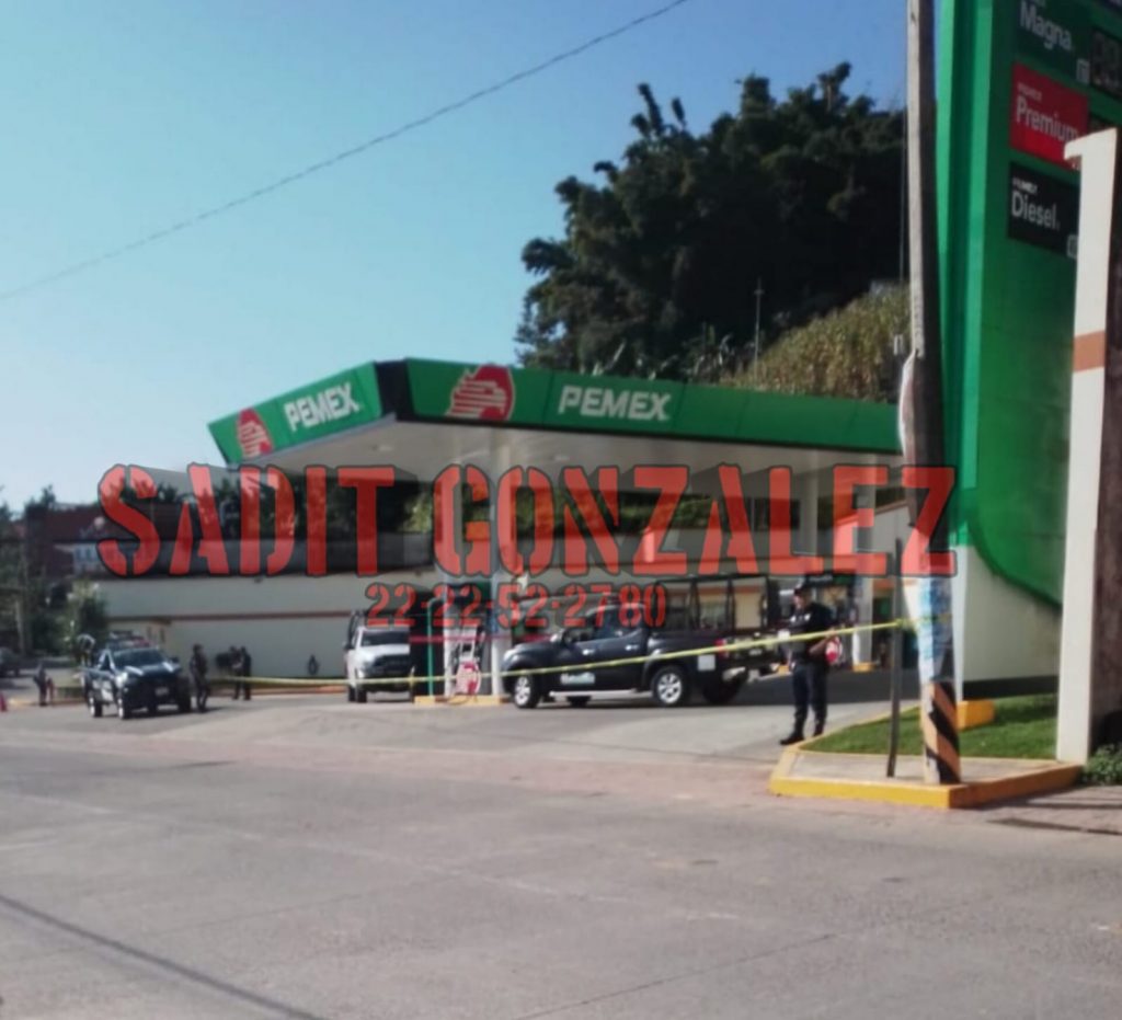 De varios plomazos ejecutan a despachador de gasolina en Hueytamalco
