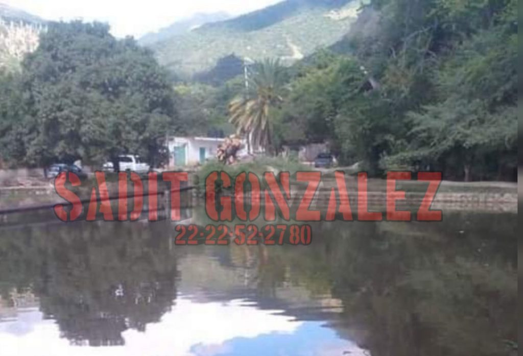 Encuentran cadáver de un hombre flotando en presa de Coxcatlán