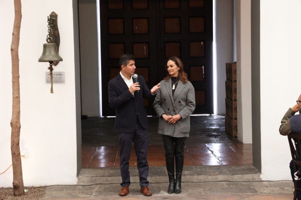Eduardo Rivera y Liliana Ortiz celebran fin de año con representantes de los medios de comunicación