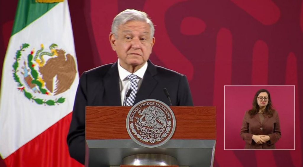 AMLO califica a Miguel Barbosa como un luchador por la democracia