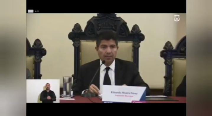 Video desde Puebla: Eduardo Rivera y el Cabildo guardan un minuto de silencio por la muerte de Barbosa Huerta
