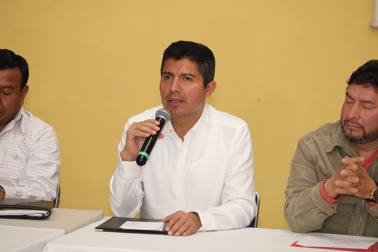 Aprobar leyes de ingresos con el DAP, exigieron alcaldes encabezados por Eduardo Rivera Pérez