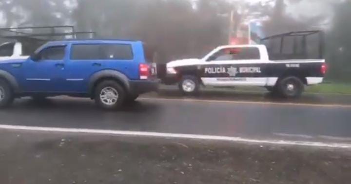 Video desde Puebla: Al menos 3 accidentes en la carretera México Tuxpan por derrame de diésel
