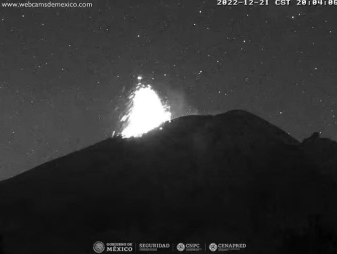 Fotonota: Explosivo diciembre; Popocatépetl lanza material incandescente