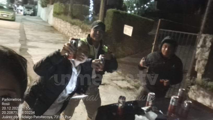Exhiben a tránsitos de Huauchinango por beber en vía pública