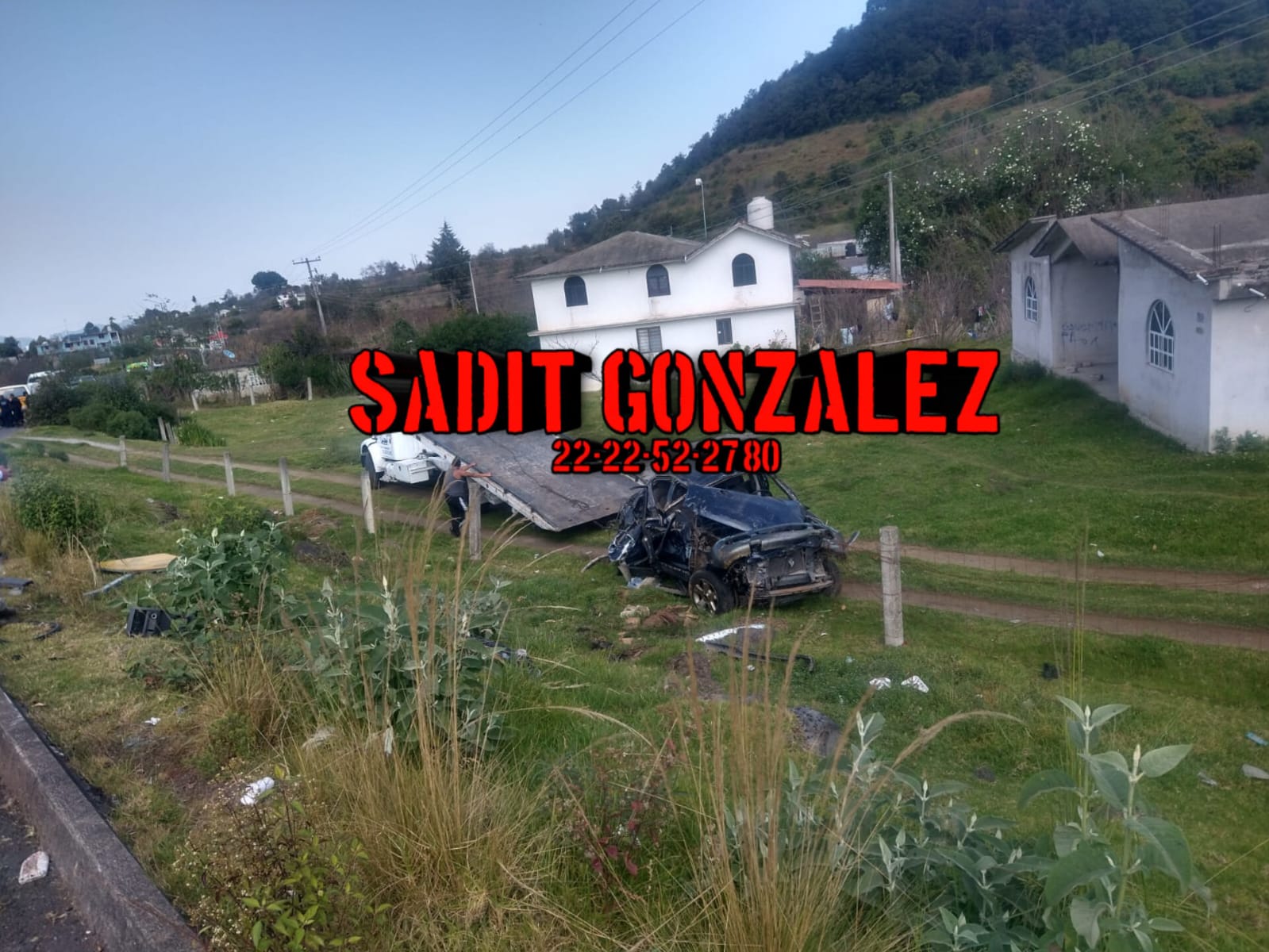 Video desde Puebla: Dos personas perdieron la vida al volcar su camioneta en Atempan