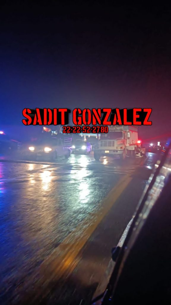 Muere mujer al chocar contra un torton en general Felipe Ángeles