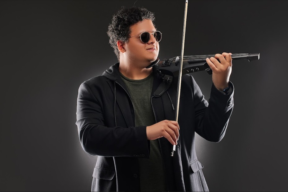 El violinista venezolano José Meza Cadenza, un talento que fue parte en la 94ª edición de los premios Oscar