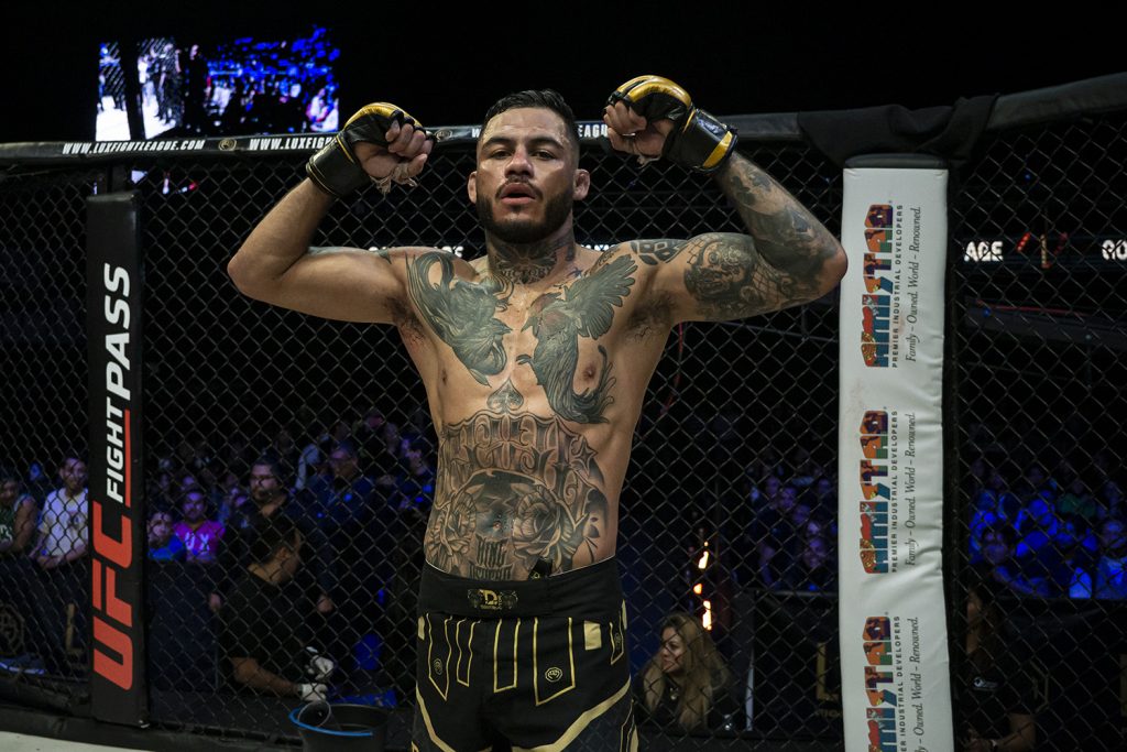 “Psycho” Beltrán retuvo cetro gallo ante José Roura en LUX 029