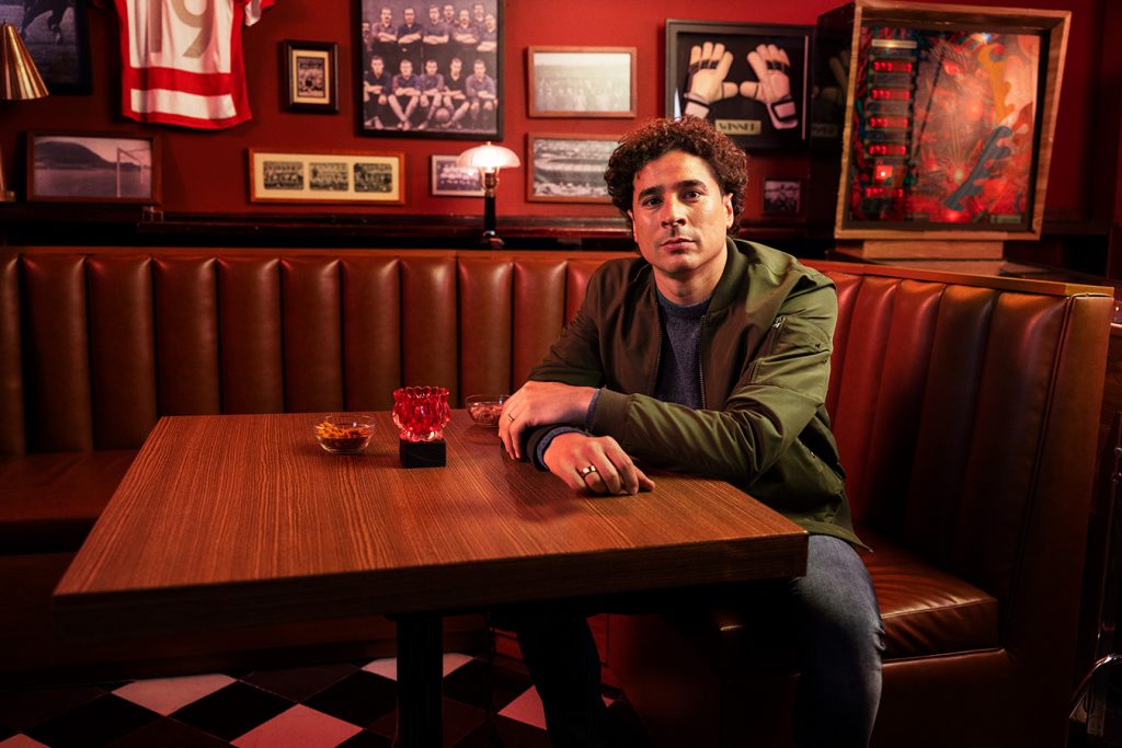 El futbol nos vuelve a unir y solo vale la pena, si lo disfrutas: Memo Ochoa estelariza campaña de Michelob