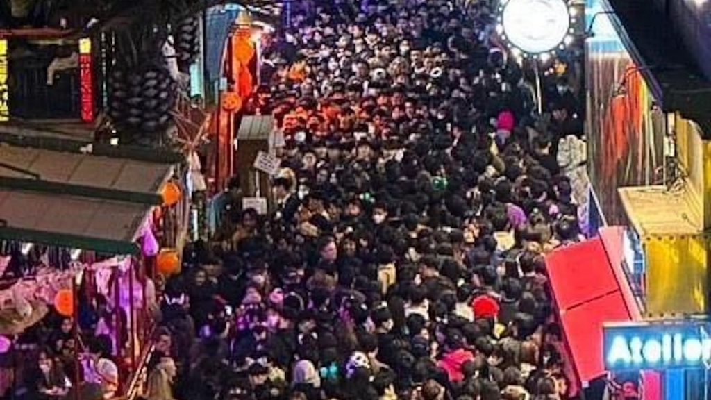 Lamentan avalancha humana que dejó 146 muertos en Corea del Sur