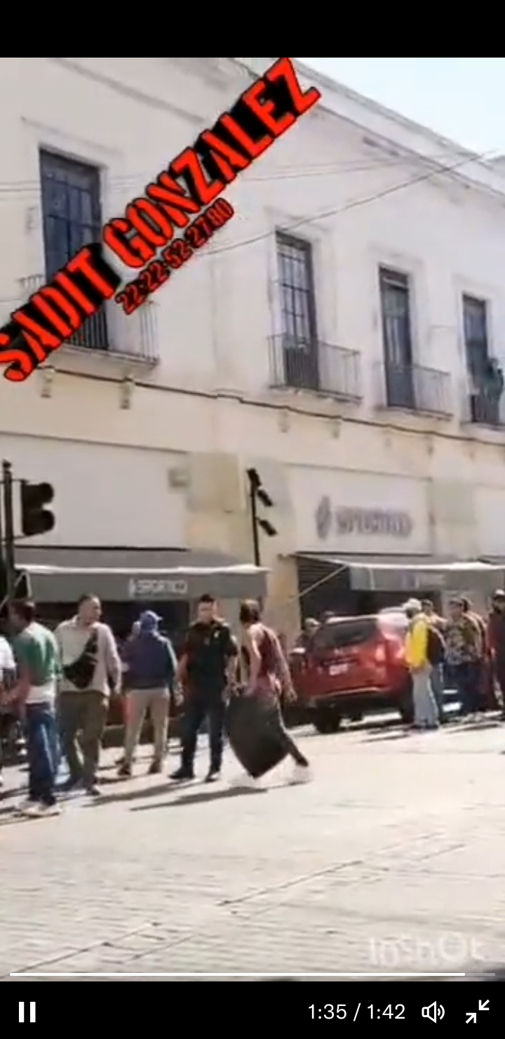 Video desde Puebla: Reportan tensión por ambulantes en el centro