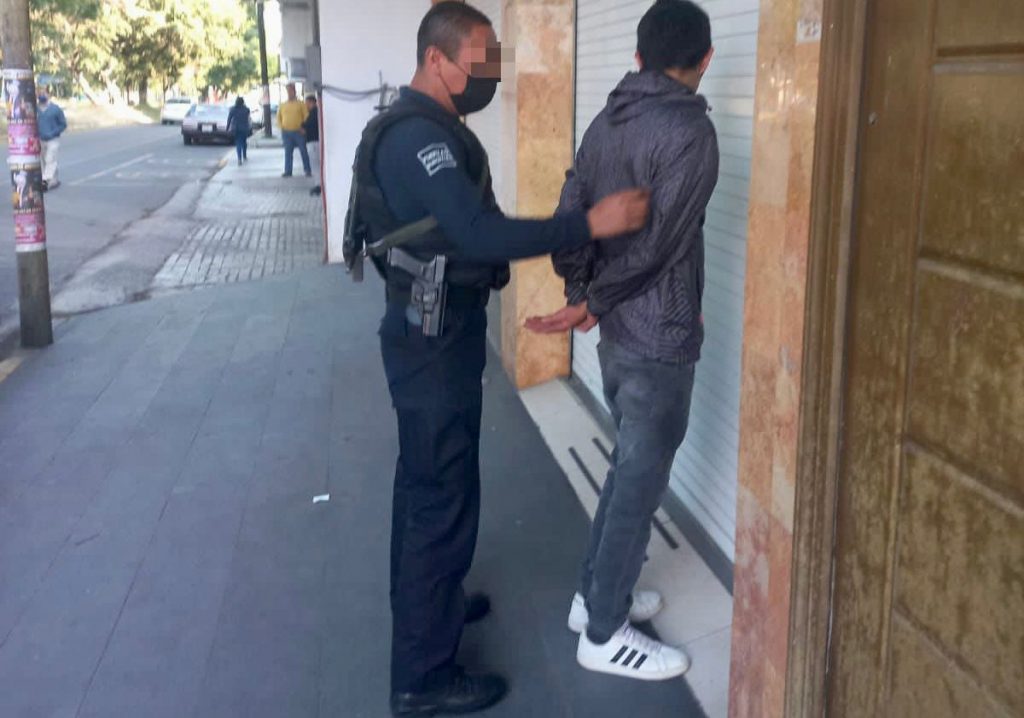 Tras persecución, Policía Capitalina aprehende a dos individuos y recupera motocicleta hurtada