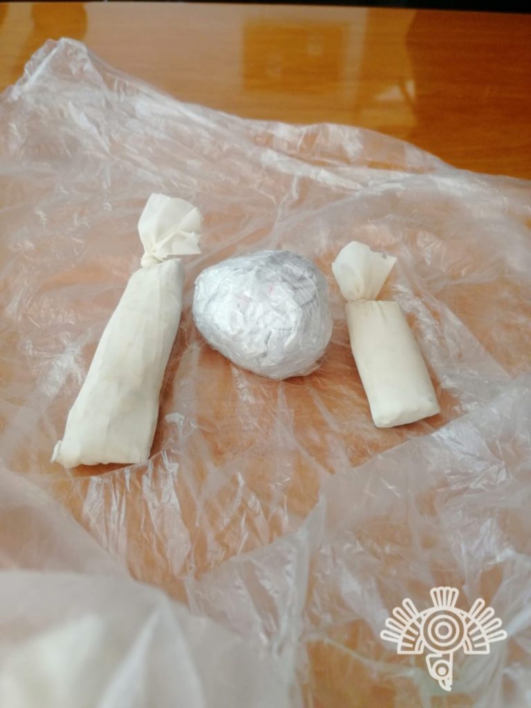 Asegura Policía Estatal aparente droga en el penal de Tepexi