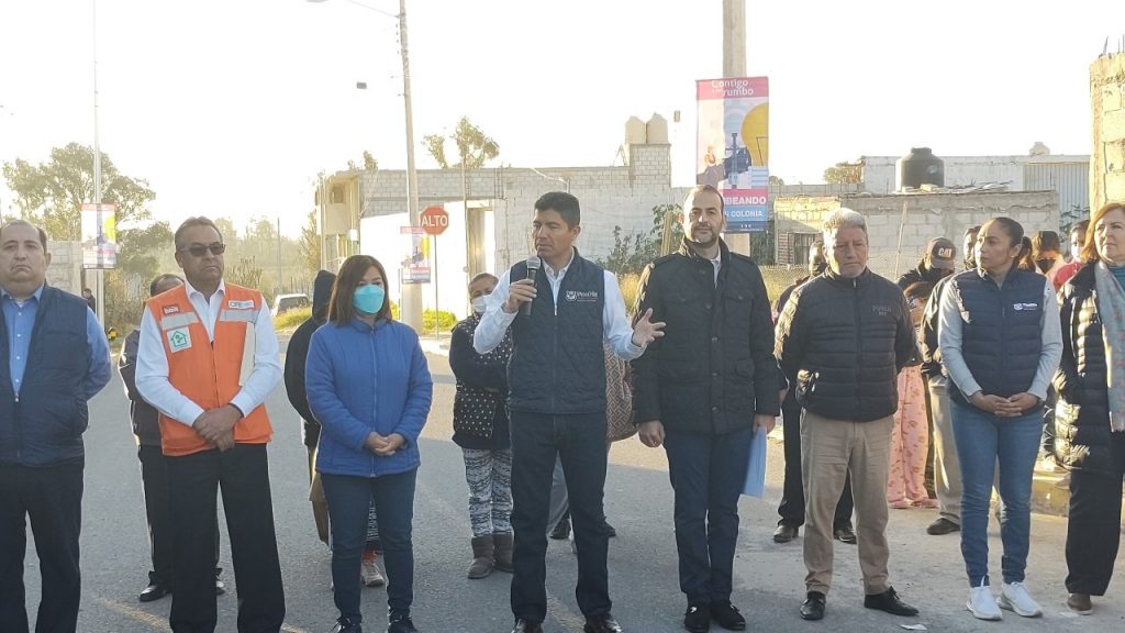 Video desde Puebla: Se revisará la empresa donde trabajaba la persona fallecida ayer en obras de drenaje en La Resurrección, advirtió Eduardo Rivera