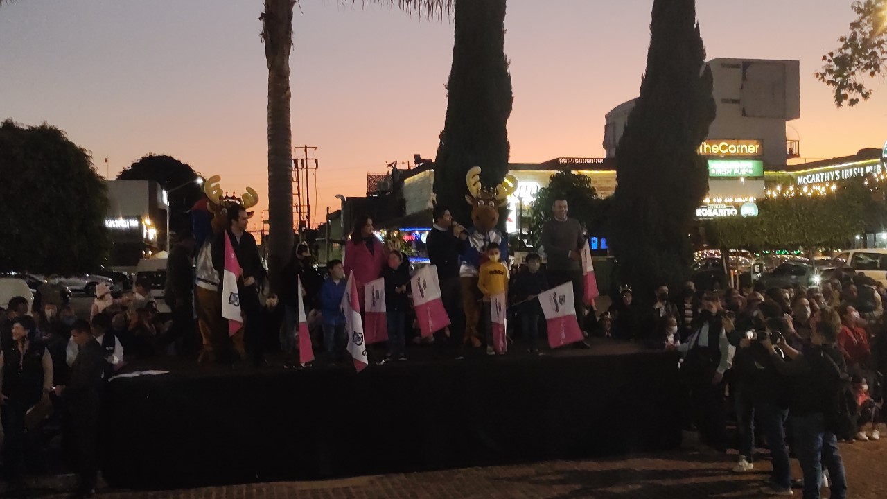Video desde Puebla: Exitoso desfile de Reyes Magos en la Angelópolis