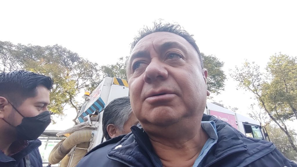 Saldrá licitación para 500 paraderos, 800 portapendones y 40 puentes de publicidad: Felipe Velázquez