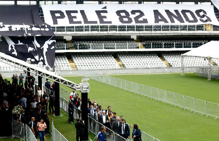 Lula da Silva rinde homenaje a Pelé en Santos