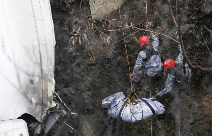 Continúa búsqueda de víctimas del accidente aéreo en Nepal