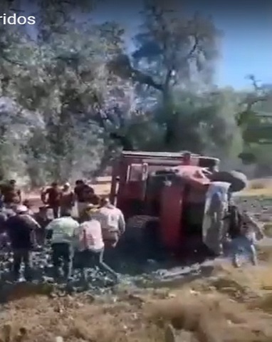 Accidente con volcadura de una camioneta deja 9 heridos en la carretera Xalapa-Acatzingo