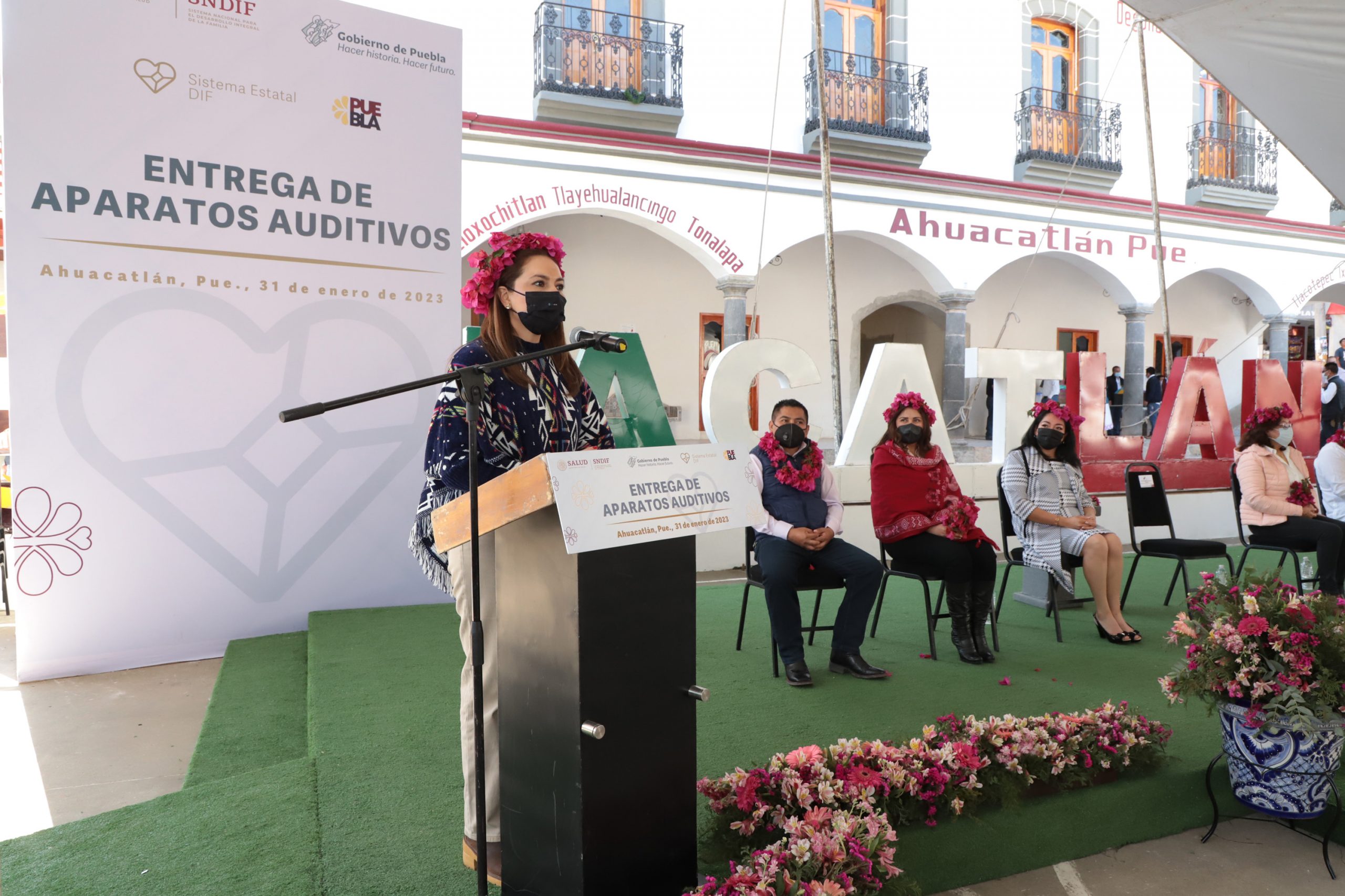 En Ahuacatlán, SEDIF realiza “Martes Ciudadano” para apoyar a población vulnerable