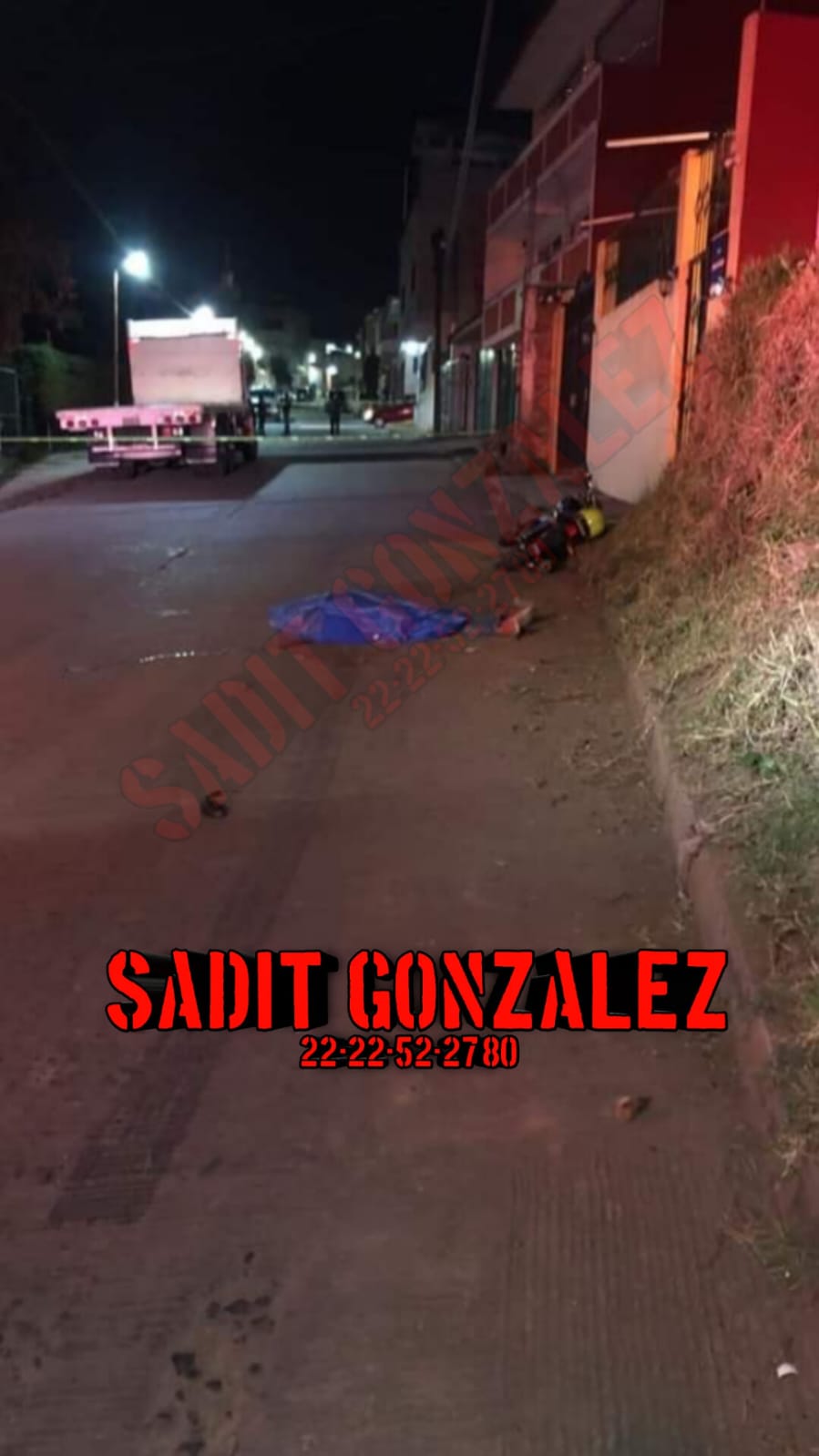 Muere motociclista al estamparse contra un montículo de tierra en Zacatlán