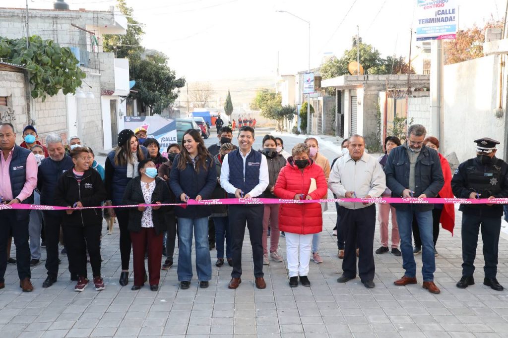 Eduardo Rivera entrega calles pavimentadas en el programa “Construyendo Contigo”