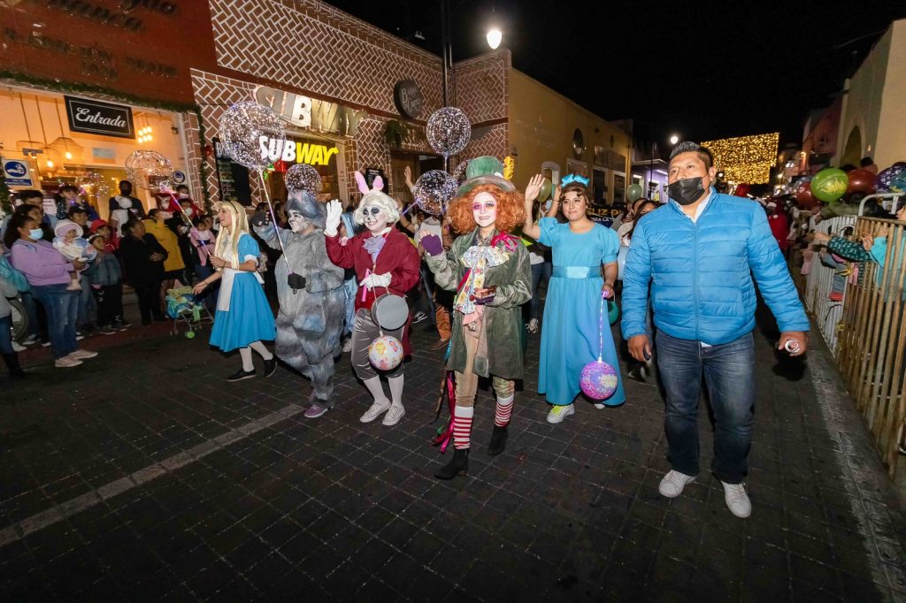 Con juguetes y rosca celebran día de reyes en San Pedro Cholula
