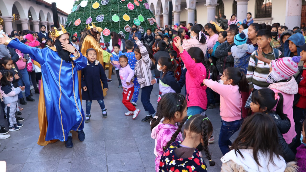 Sistema DIF festeja a los niños de Teziutlán con motivo del Día de los Reyes Magos